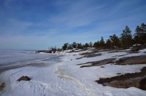 Foto från fäboda straden just innan isen smälter.